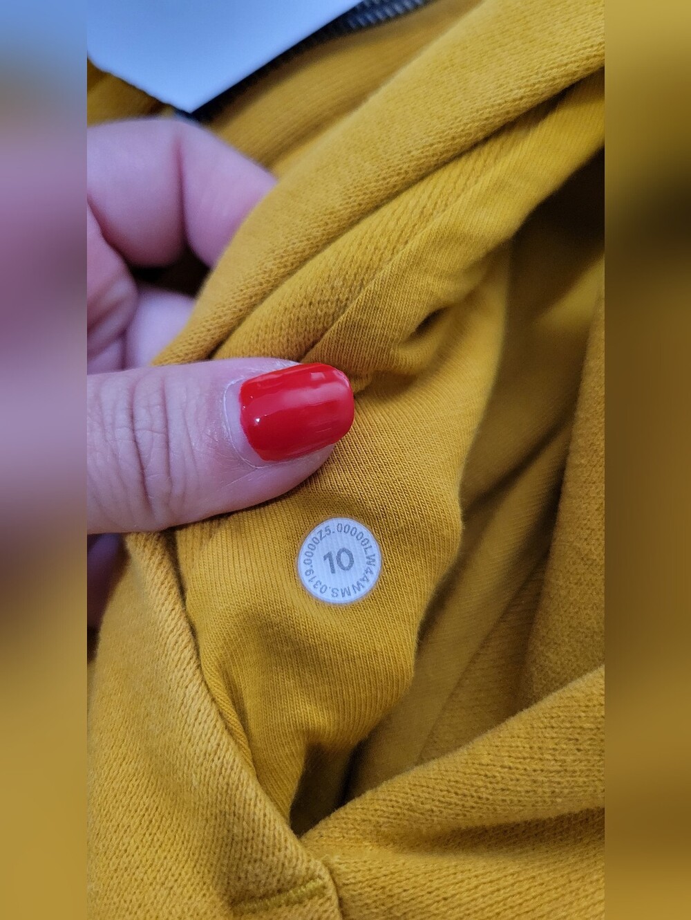 Lululemon - Picture 2 of 2
